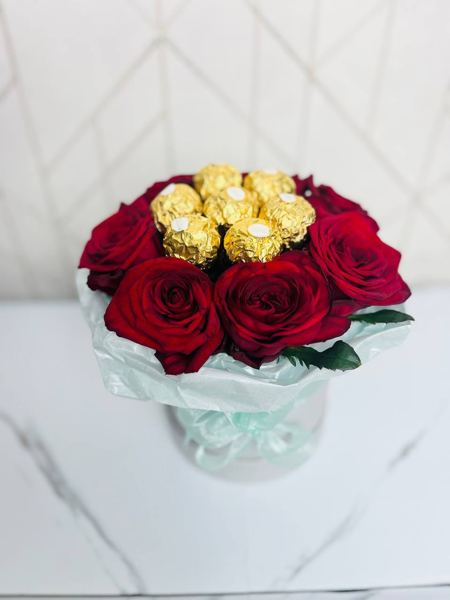 Подарочный набор из роз и Ferrero Rocher NatalyCake