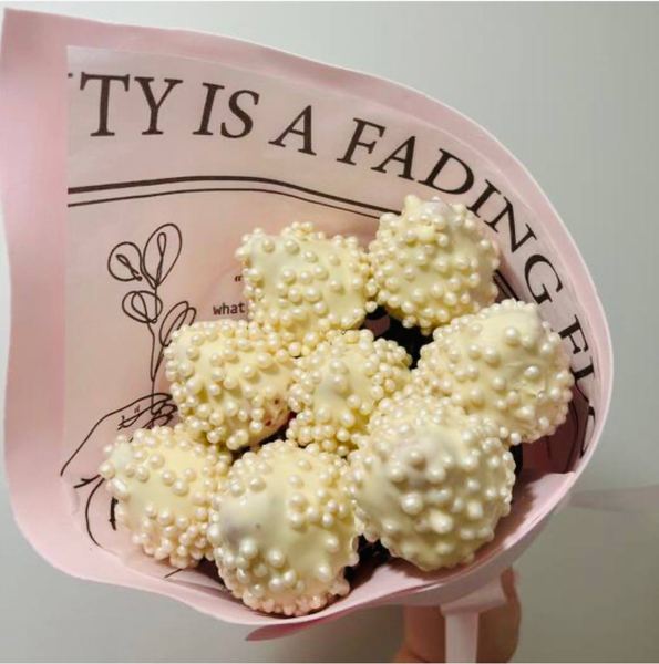 Букет «Жемчуг» из клубники в белом шоколаде NatalyCake