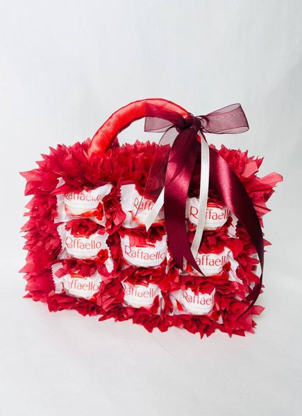 букет из конфет Нежность в красном NatalyCake